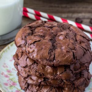 无面粉巧克力饼干是软糖，耐嚼和天然无麸质。
