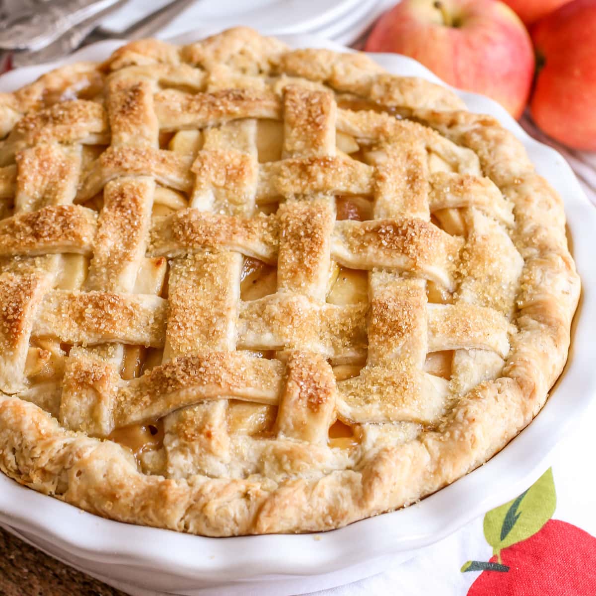 感恩节晚餐点子——烤盘里放一整个最好的苹果派。