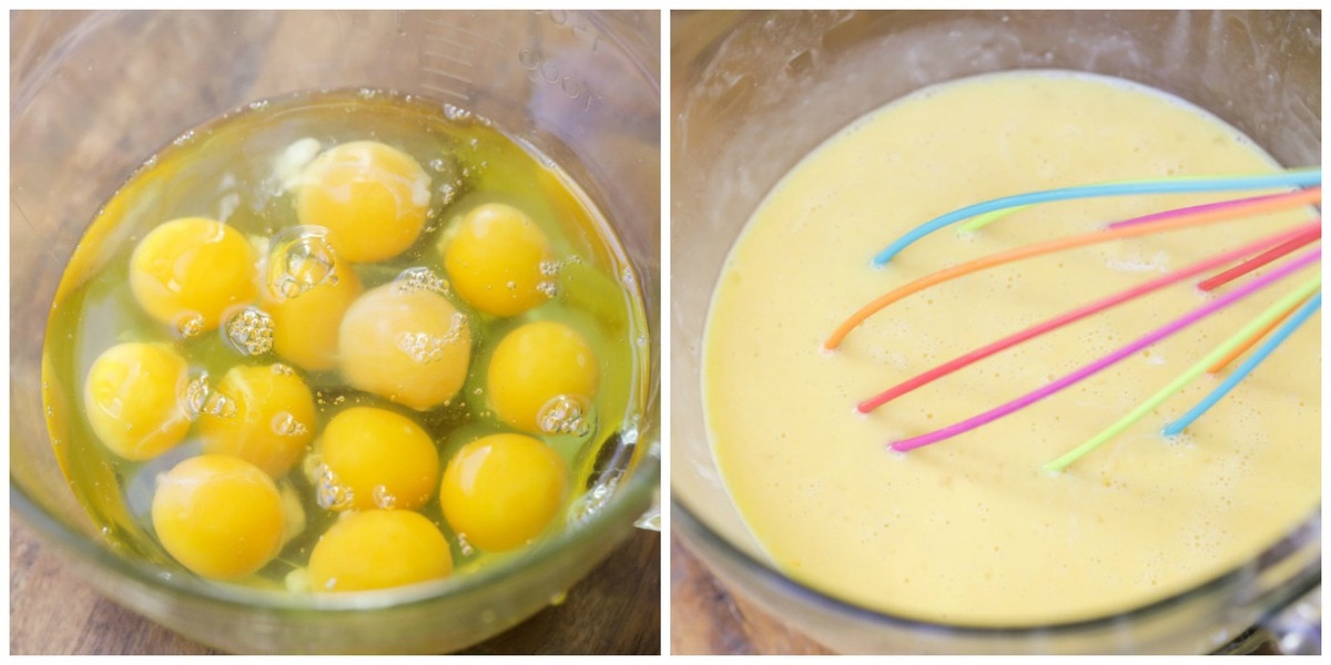 鸡蛋在碗里打裂，然后搅拌在一起。