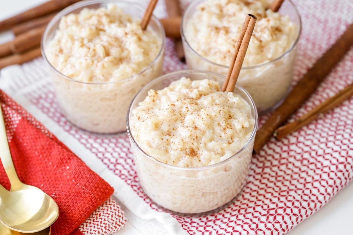 Arroz con leche served in glasses and seasoned with cinnamon.