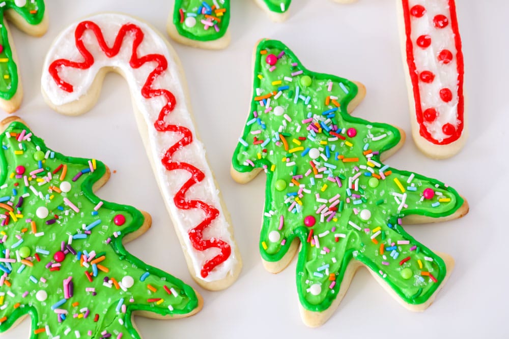 糖果饼干食谱——圣诞糖果饼bob综合手机客户干可以装饰成圣诞树和甘蔗。