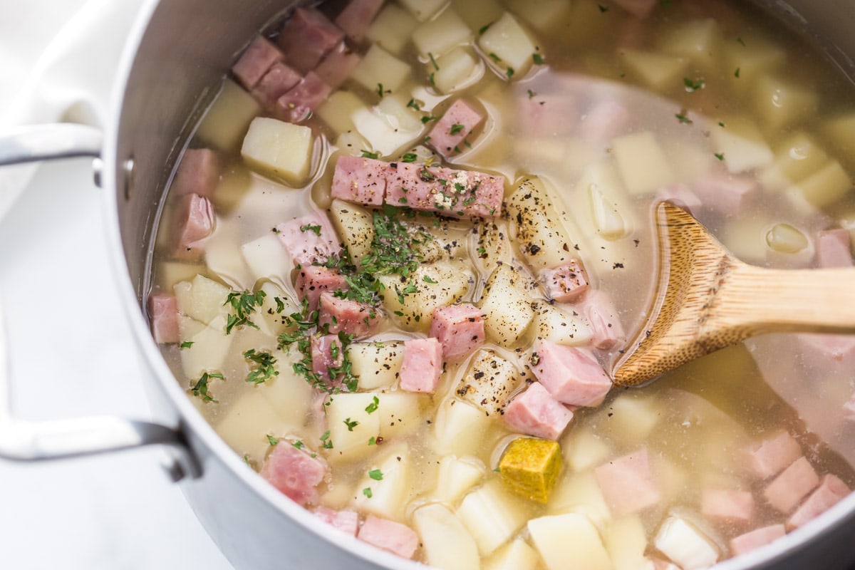如何制作火腿土豆汤的过程形象