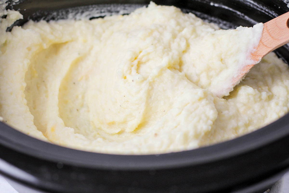 用慢炖锅做的奶油土豆泥。