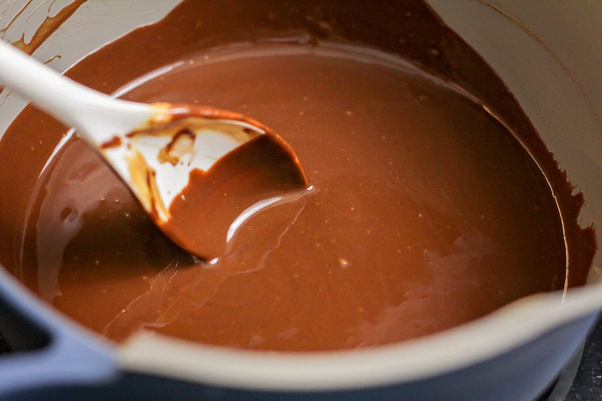 巧克力融化后可以用来制作自制的泥友食谱。bob综合手机客户