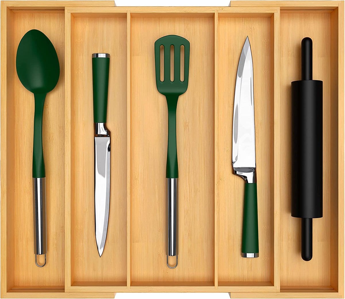 厨房组织理念-一个竹器具组织者，拥有刀，锅铲和勺子。